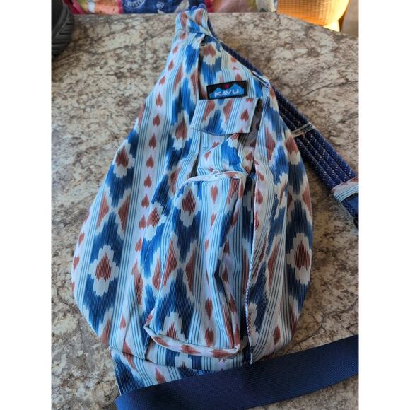 KAVU Rope Sling Bag - Design: River Ikat - Measures 18"x11"x4" - New - Picture 3 of 5